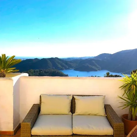 Luxury Duplex With Views. 马尔韦利亚